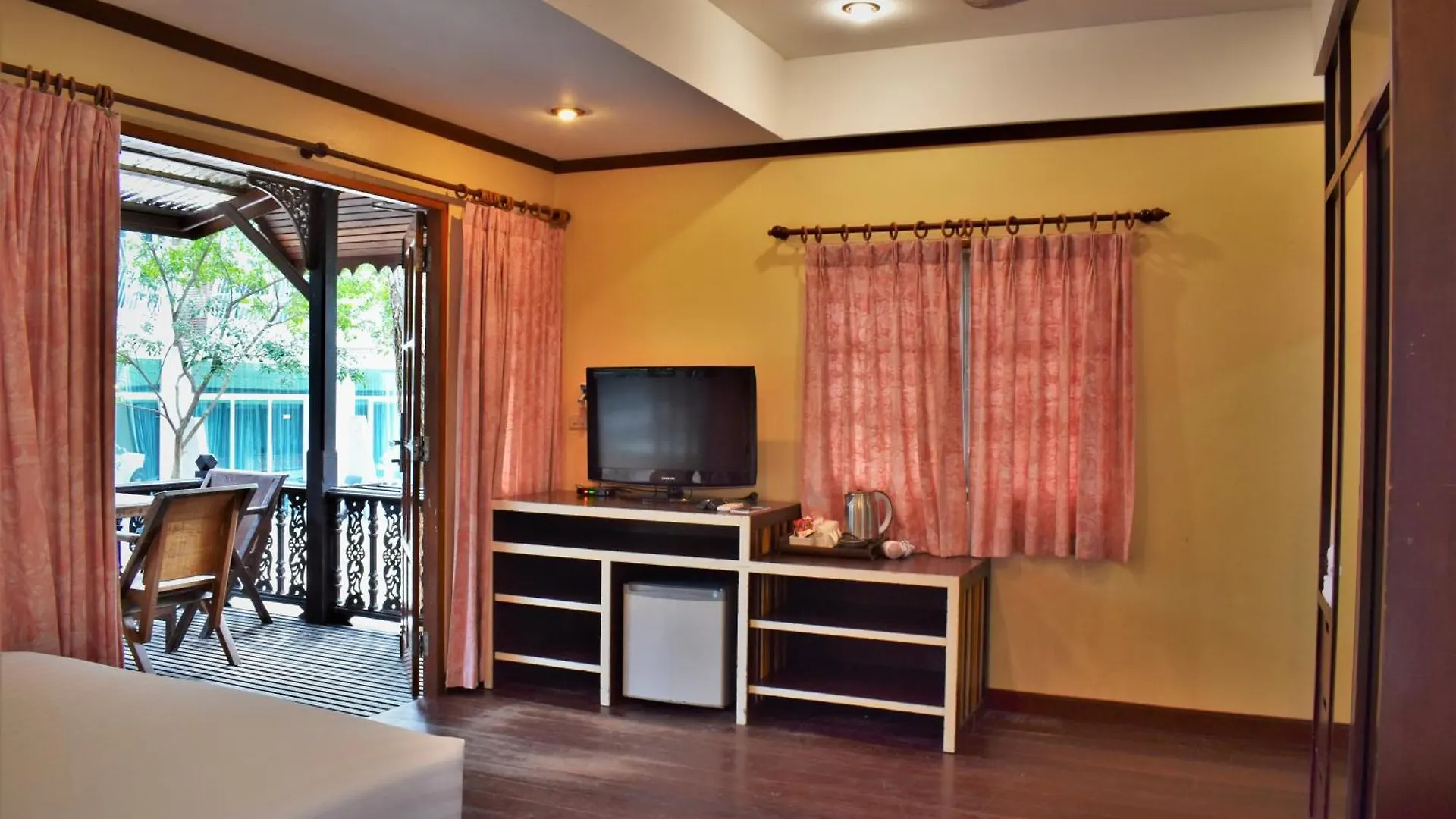 Sairee Hut Resort Koh Tao-SHA Plus